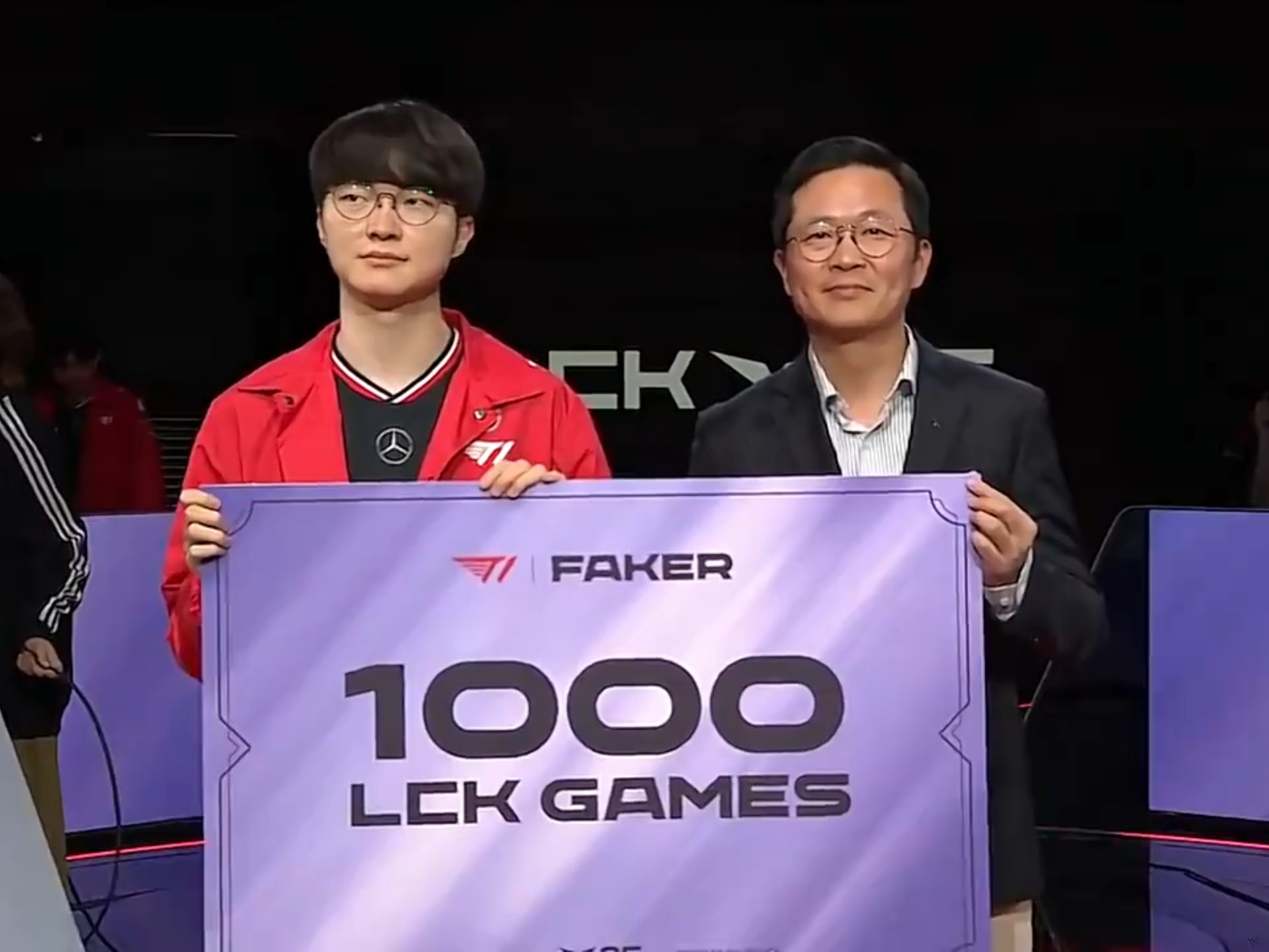 Faker重返赛场,爆冷首场状态出色,勇士观众沸腾!比赛高潮迭起 Faker重返赛场,爆冷首场状态出色,勇士观众沸腾!比赛高潮迭起