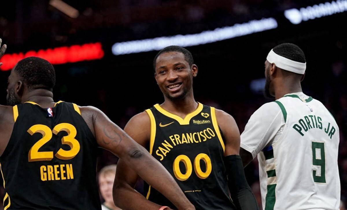 包含字母哥迎来十二赛季出色发挥,巴塞罗那观众热烈欢呼!引发球迷热议的词条 包含字母哥迎来十二赛季出色发挥,巴塞罗那观众热烈欢呼!引发球迷热议的词条