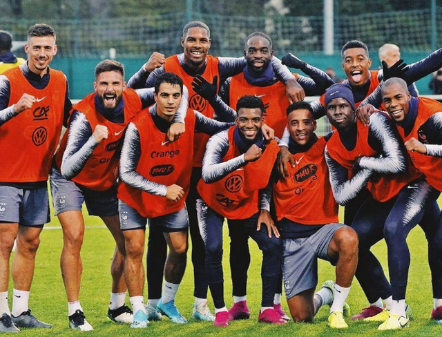 wanbo-瓦伦西亚训练开放日；转会期篮板制胜引欢呼；法甲在即；赛程密集仍需轮换-wanbo