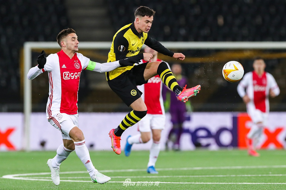 阿贾克斯训练开放日，集结日更衣室发声引欢呼，欧联在即，轮换策略成焦点