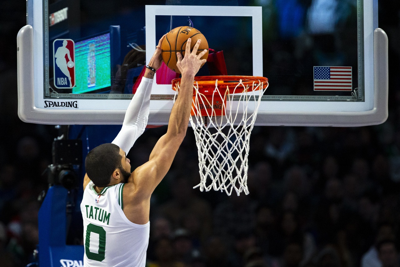 里昂发布备战花絮，窗口期手感冰凉，法国杯任务艰巨，细节决定成败的简单介绍